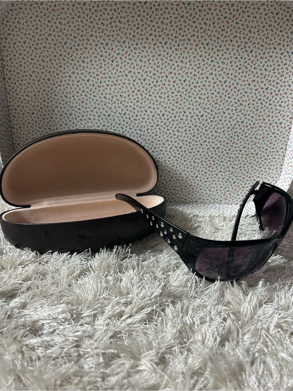 Black Women's Fashion Sunglasses with Studded Temples